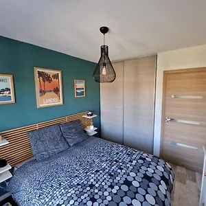https://appart-refait-neuf-800m-port-de-sanary-sur-mer.fr-provencehotel.com