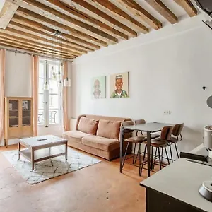 Le Clos St Louis Apartment
